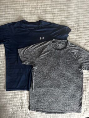 Under Armour Men's Short Sleeve Performance Tees in Navy and Gray